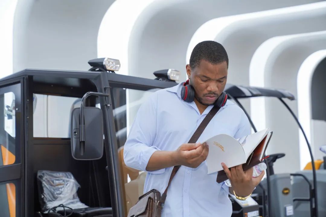 城市環(huán)衛(wèi)公司是否可以購買道路清掃車