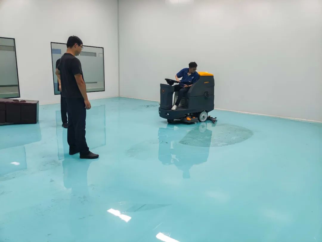 倉庫使用駕駛式洗地機可以嘛