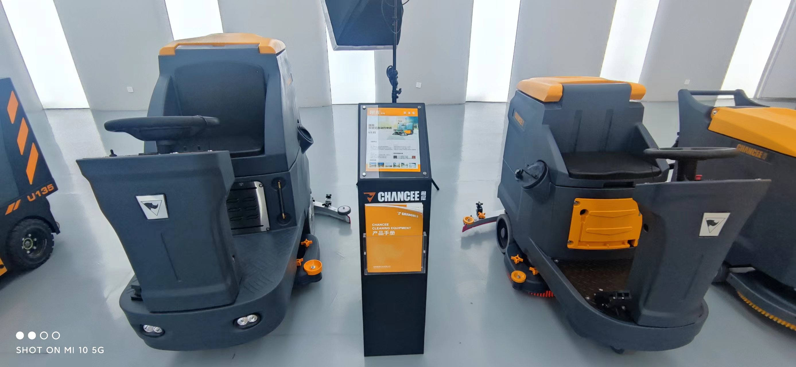 清潔行業的駕駛式洗地機的發展歷程