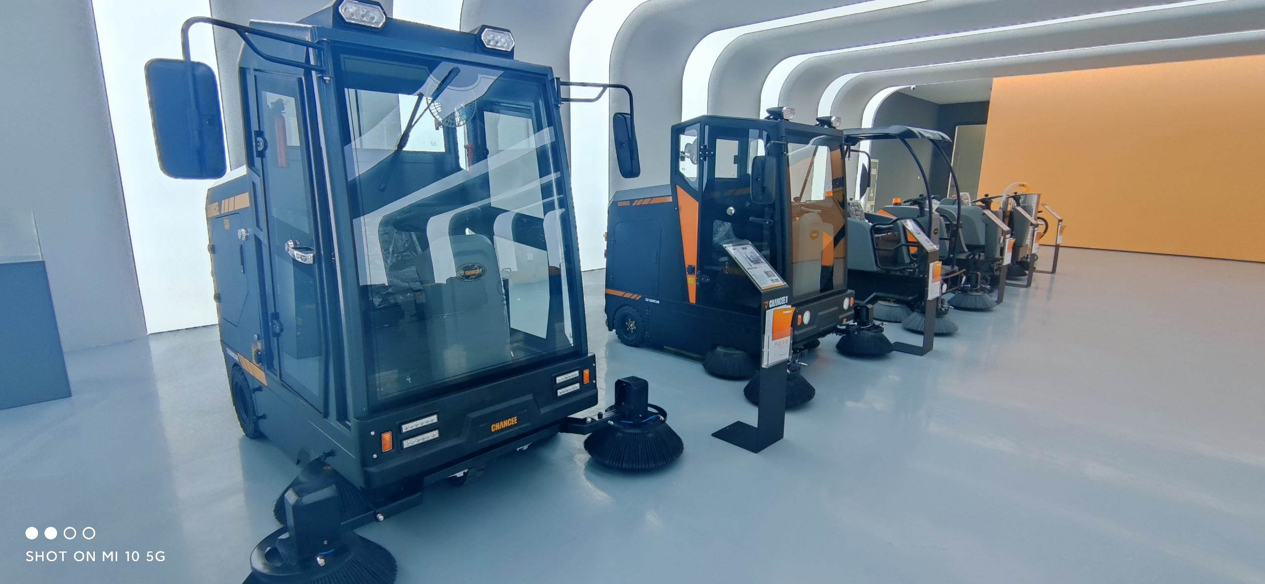 物業小區使用掃地機廠家的掃地機會是什么體驗？